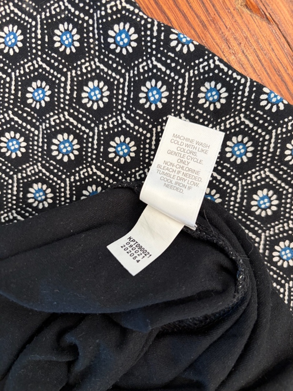 J. Jill Pleated Wide Leg Patterned Pants - Medium - Picture 4 of 7